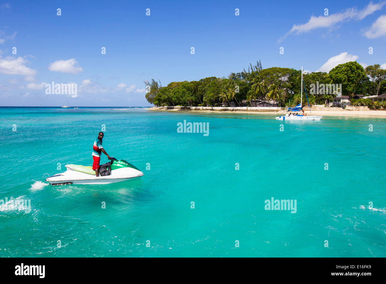 Jet-Ski fahren in der Karibik in Barbados Stockfoto