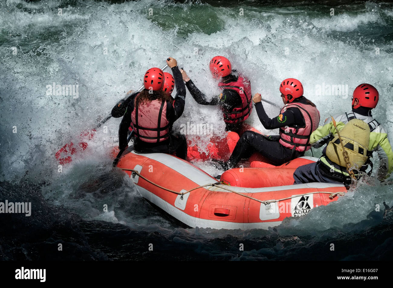 Wildwasser-rafting am Fluss Noguera Pallaresa in Naut Aran Aran-Tal Katalonien Spanien Stockfoto