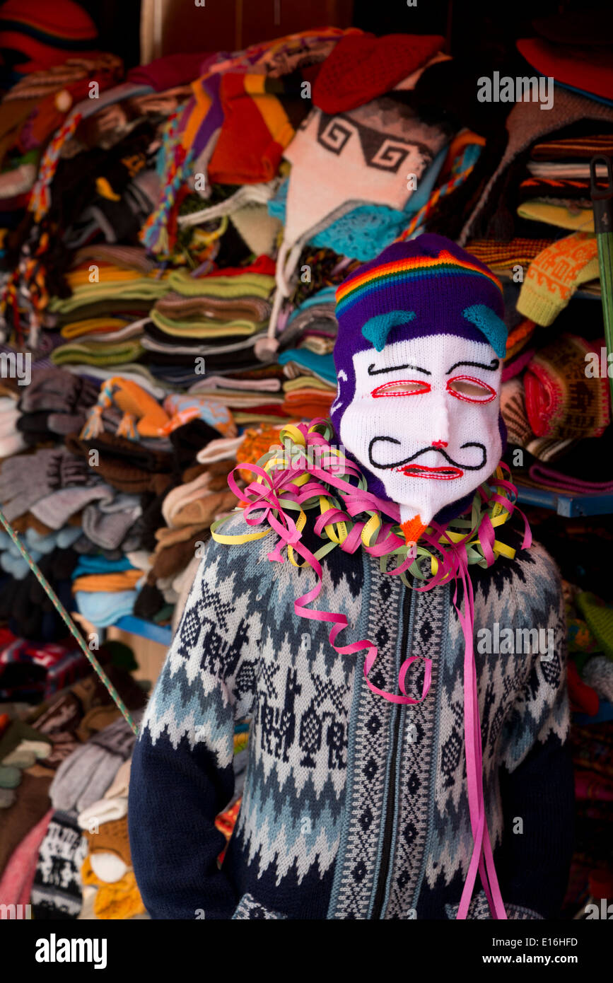 V for Vendetta Maske, gestrickt Maske auf Verkauf in Bolivien. Stockfoto