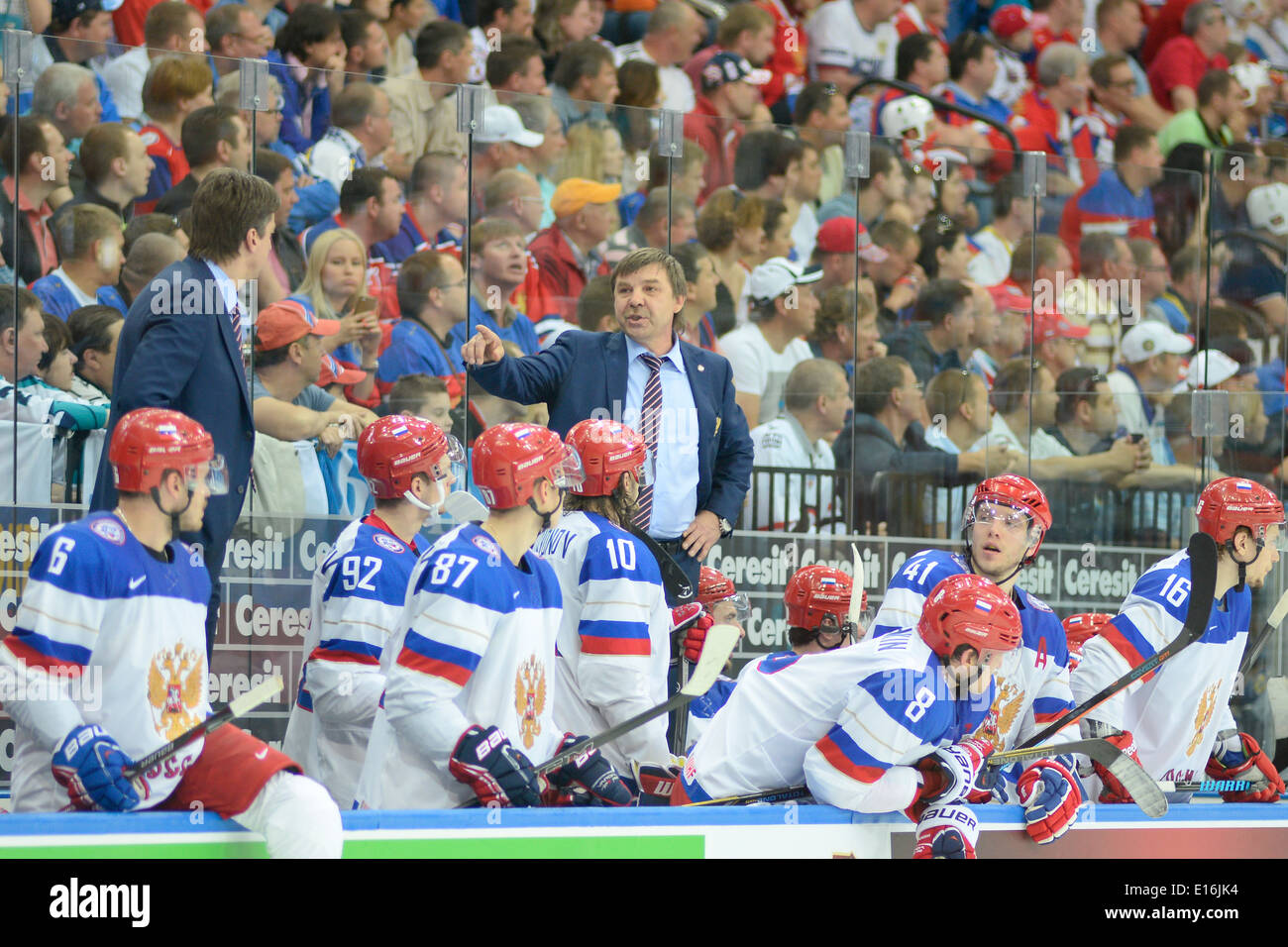 Oleg ZNAROK (C) Head Coach von Russland im Jahr 2014 IIHF Eishockey Weltmeisterschaft Halbfinale Stockfoto