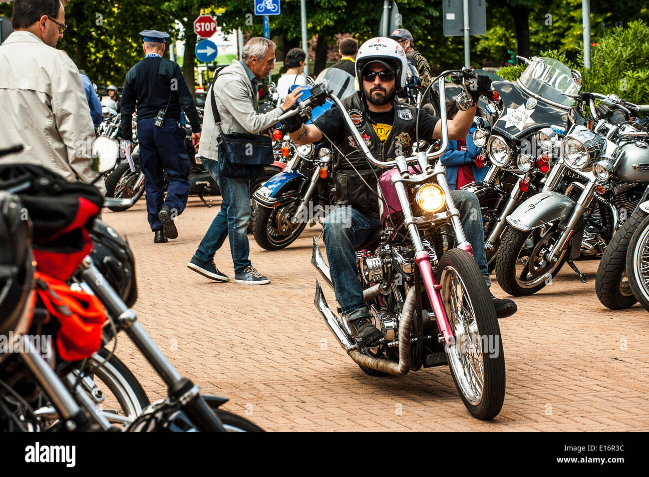 Turin, Italien. 24. Mai 2014. Italien Piemont Turin Mirafiori Motor Village Samstag 24. und Sonntag, 25. Mai 2014, zum ersten Mal in ihrer Geschichte, den legendären Jeep® und Harley-Davidson Marke haben sich zusammengetan, in ein großes Ereignis mit positiven Absicht (in Gunst dell'IRCC, Institut von Cancer Research Candiolo). In den Räumen von Mirafiori Motor Village, werden zwei Tage Spaß und voller viele Initiativen: Credit: wirklich Easy Star/Alamy Live News Stockfoto