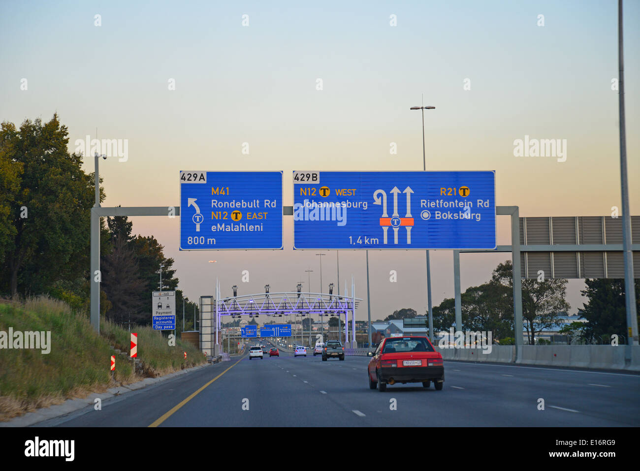Automatische Nummernschilderkennung (ANPR) auf Autobahn N17 in der Nähe von East Rand, Provinz Gauteng, Boksburg, Südafrika Stockfoto