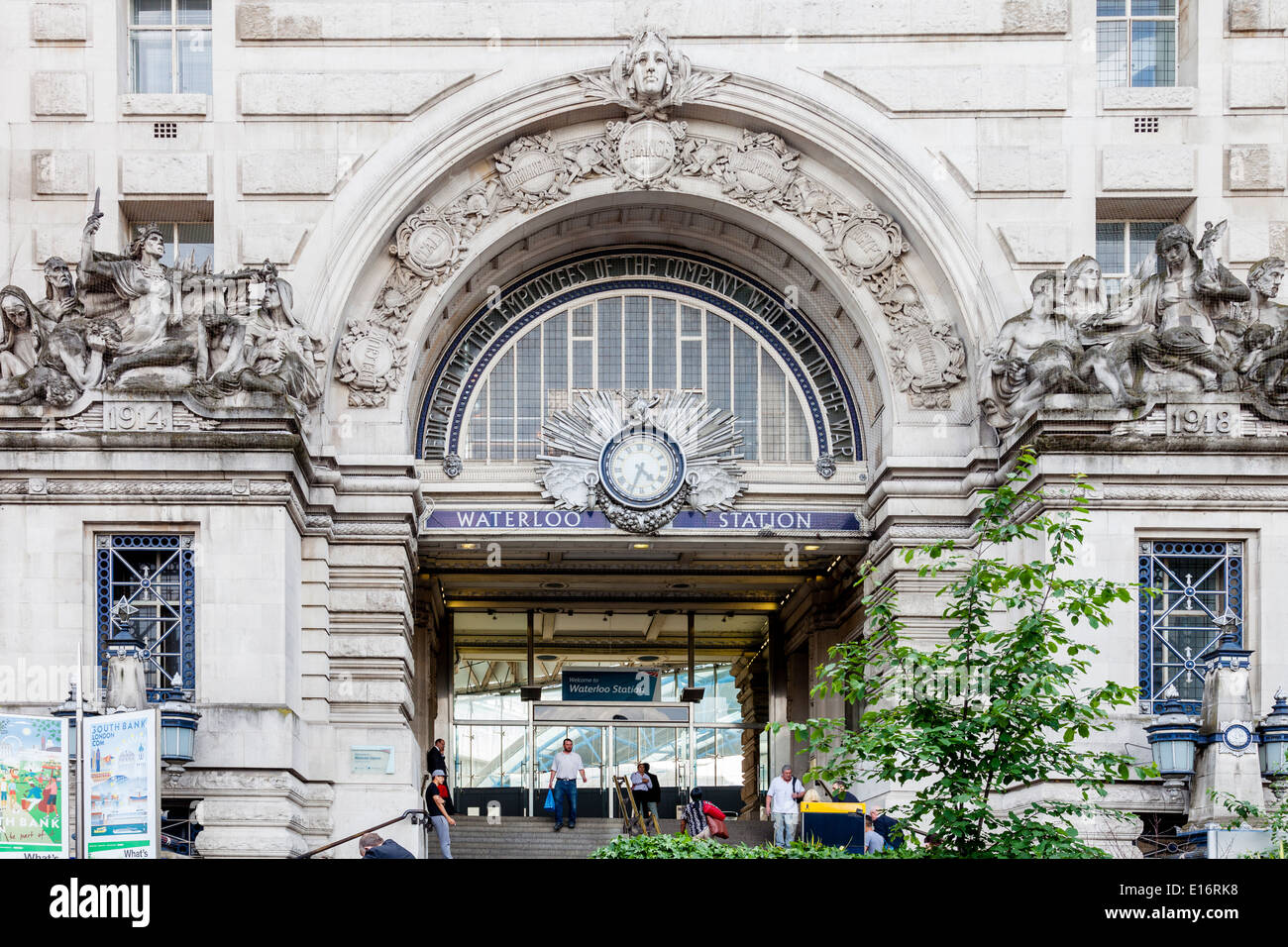 Eingang der Waterloo Station, London, England Stockfoto