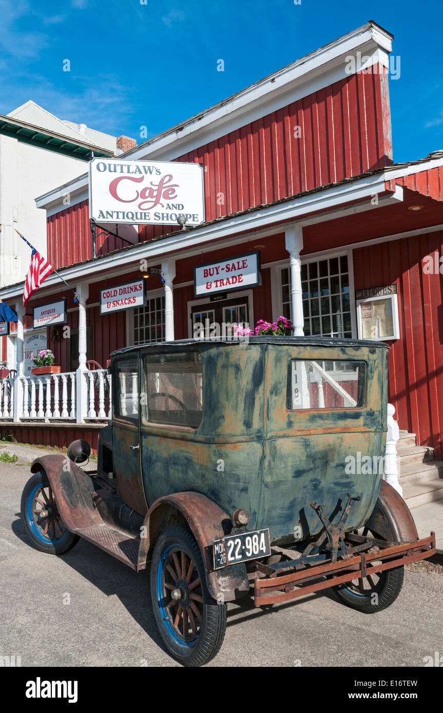 Montana, Virginia City, National Historic Landmark, 19C Goldgräberstadt, antike Ford automobile Stockfoto