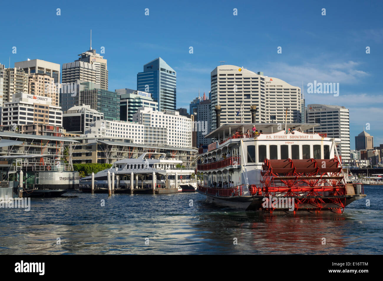 Sydney Australien, Darling Harbour, Hafen, Passagierterminal, Wolkenkratzer, Skyline der Stadt, P.S. Sydney Showboat II, Tretboot, AU140311183 Stockfoto