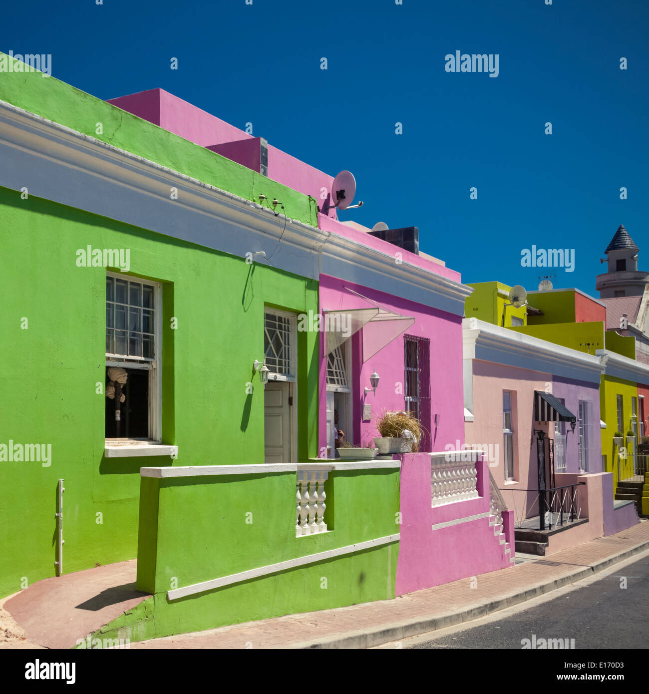 Bunte Häuser in der Chiappini Straße im Bo Kaap Viertel, Cape Malay Viertel, Kapstadt, Südafrika Stockfoto