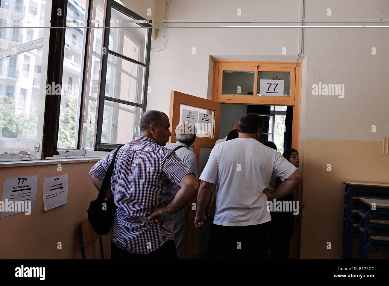 Thessaloniki, Griechenland. 25. Mai 2014. Bürger von Griechenland-Abstimmung für die Europawahl und den zweiten Wahlgang der Gemeinde Credit: © Giannis Papanikos/Pacific Press/Alamy Live News Stockfoto