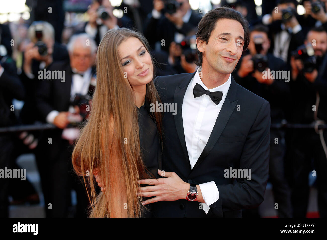 Adrien Brody mit Freundin Lara Lieto Teilnahme an der Closing Ceremony und "Eine Handvoll Dollar" Screening-Premiere auf der 67. Filmfestspiele von Cannes am 24. Mai 2014 Stockfoto