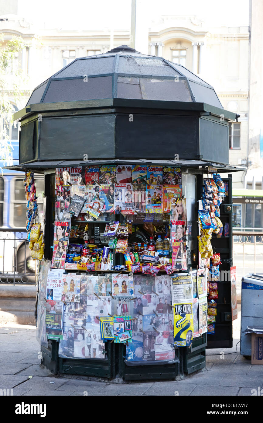 Zeitungs- und Straße Kiosk Santiago Chile Stockfoto