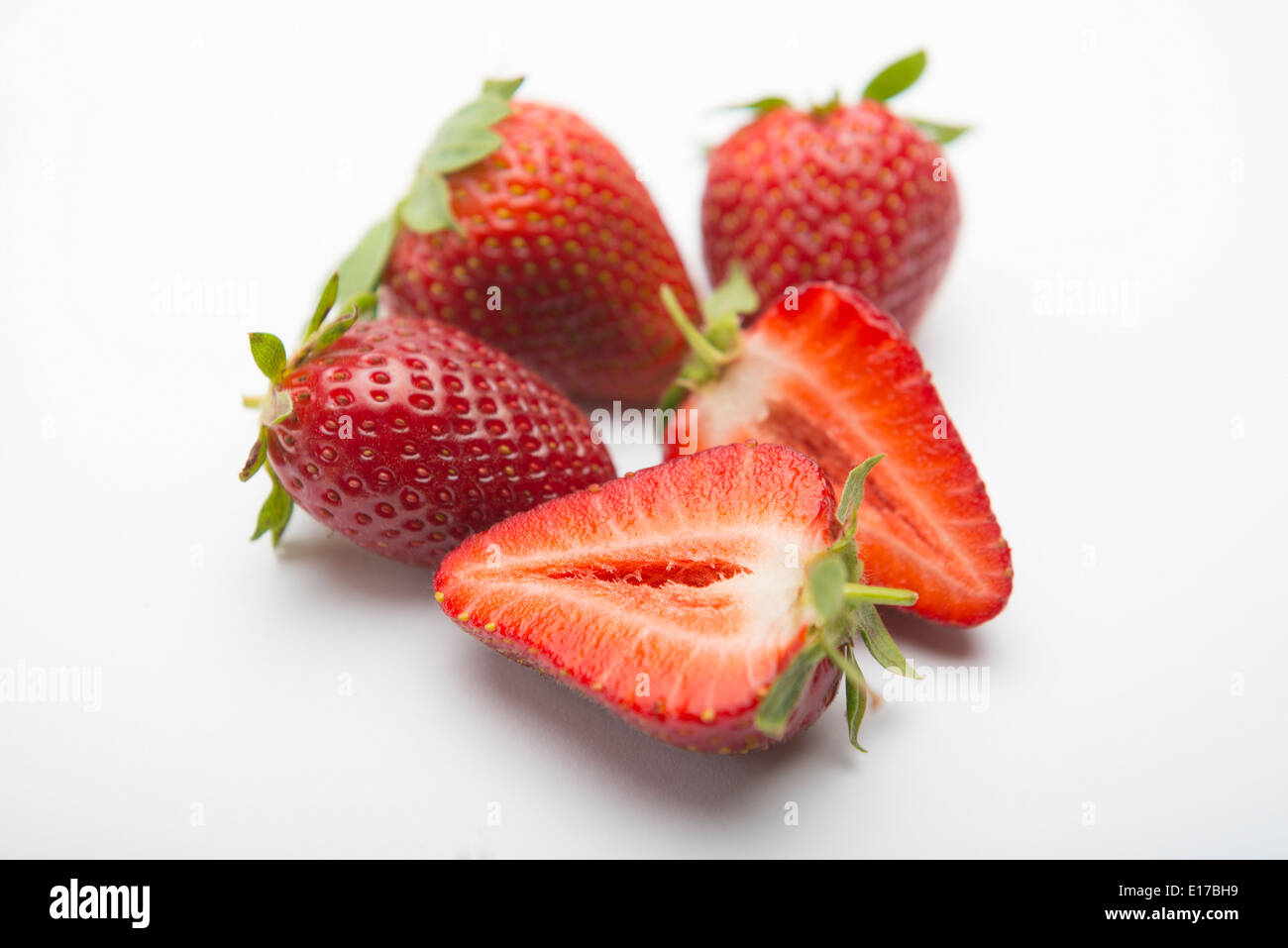 Erdbeeren, isoliert auf weißem Hintergrund Stockfoto