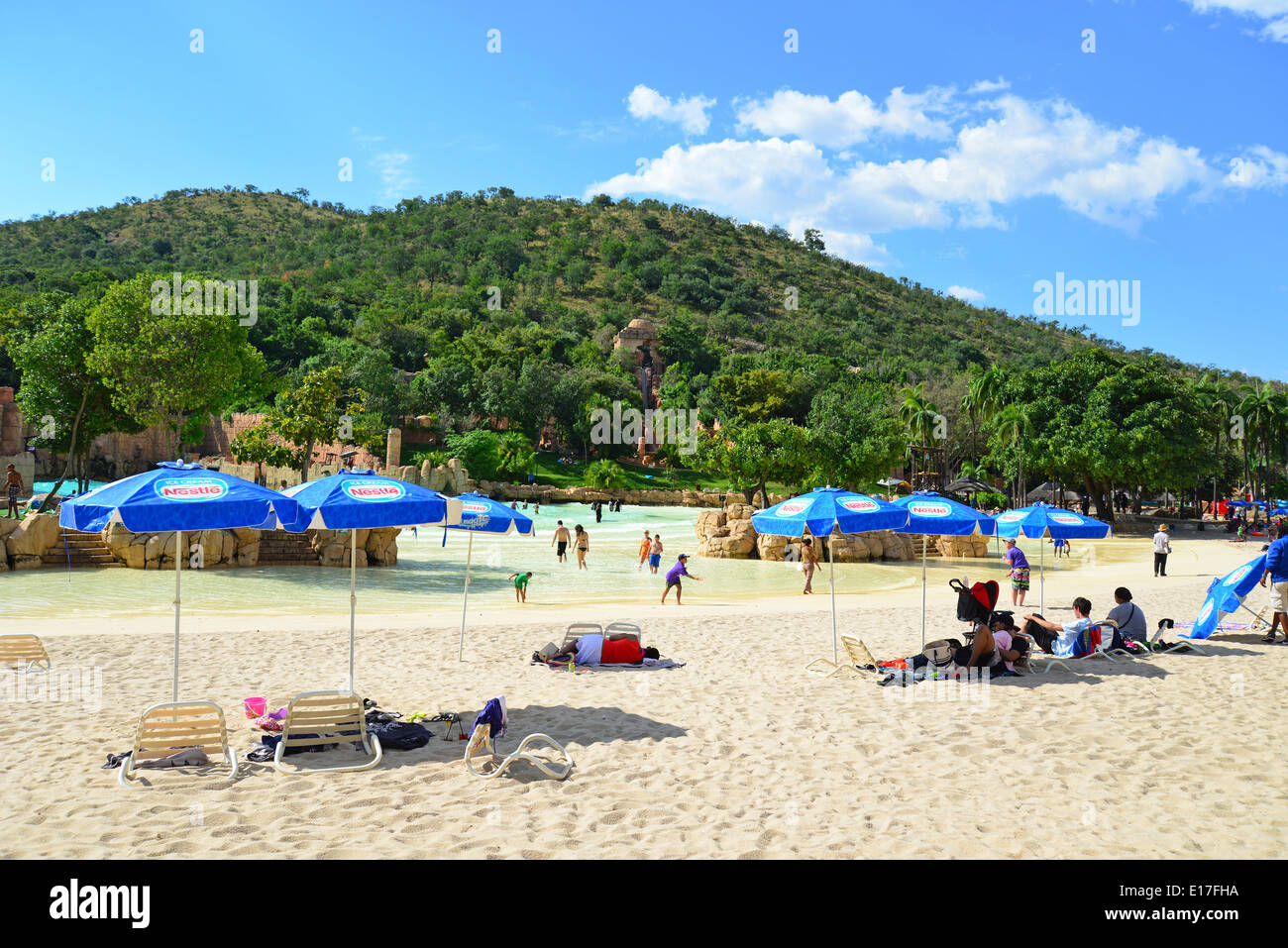 Strandblick, Valley of Waves, Sun City Resort, Pilanesberg, North West Province, Südafrika Stockfoto
