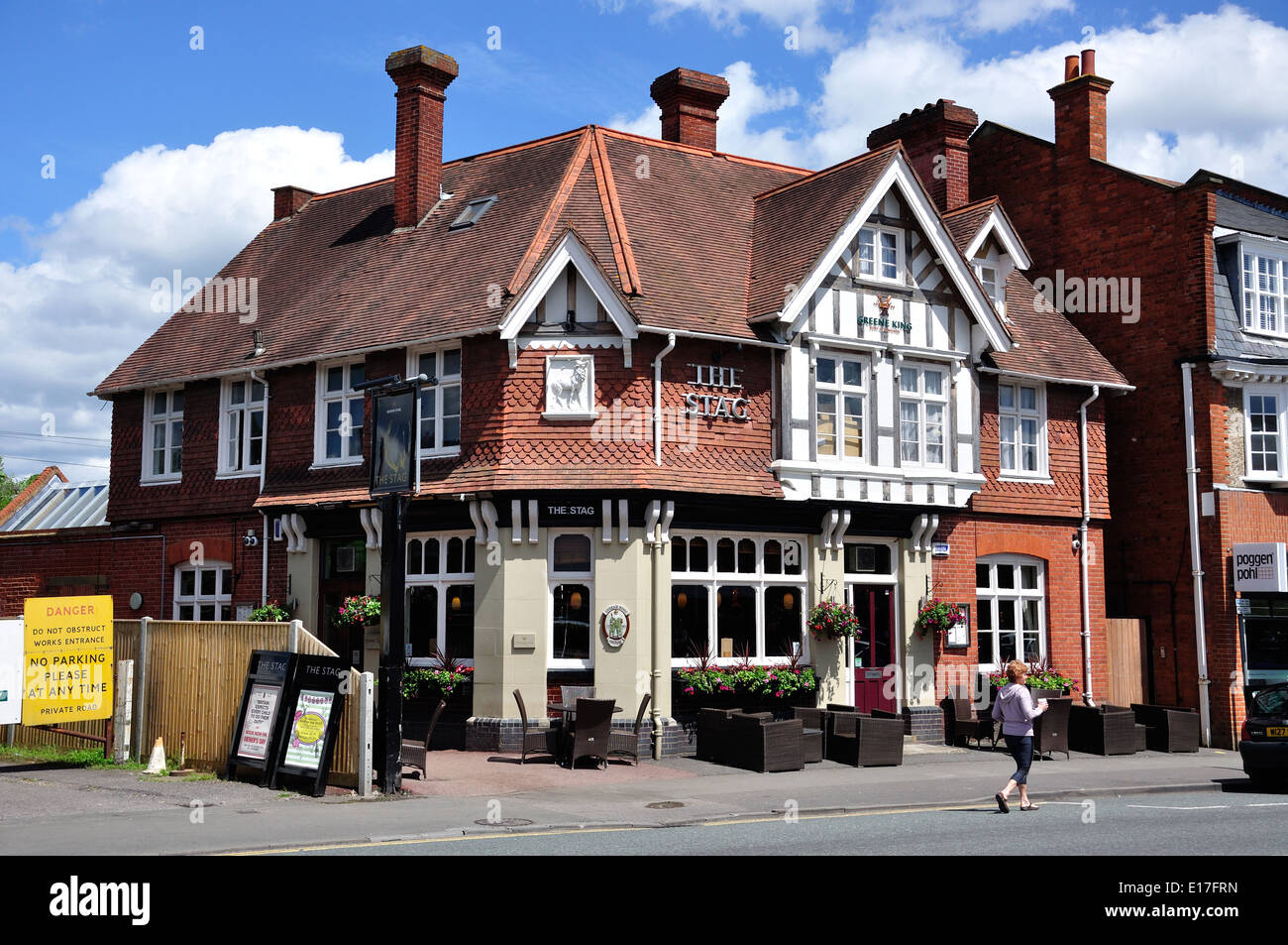 Der Hirsch Pub, High Street, Ascot, Berkshire, England, Vereinigtes Königreich Stockfoto