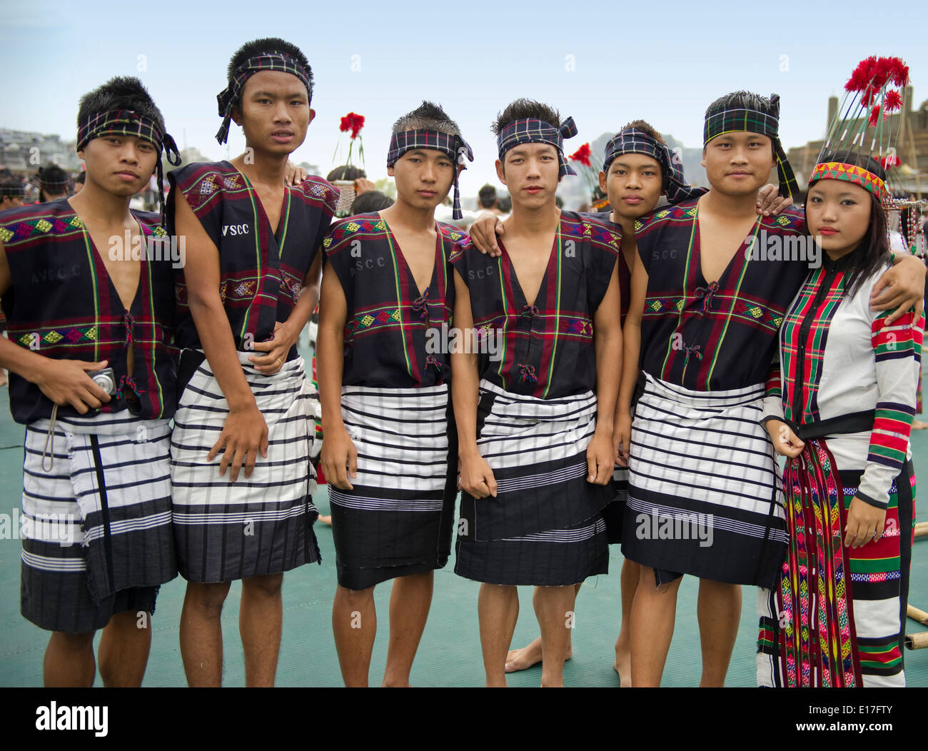 Porträt von Mizo Stamm Menschen auf dem Chapchar Kut Festival tragen Tracht für den Bambus-Tanz. Mizoram Indien Stockfoto