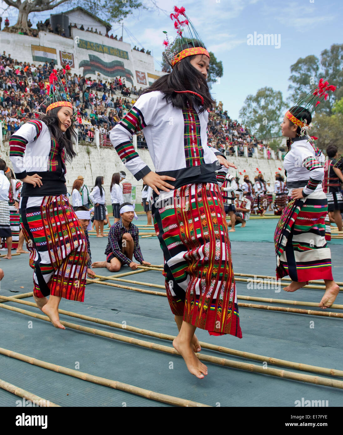 Porträt von Mizo Stamm Menschen auf dem Chapchar Kut Festival tragen Tracht für den Bambus-Tanz. Mizoram Indien Stockfoto