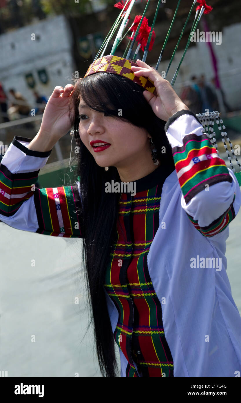 Porträt von Mizo Stamm Menschen auf dem Chapchar Kut Festival tragen Tracht für den Bambus-Tanz. Mizoram Indien Stockfoto