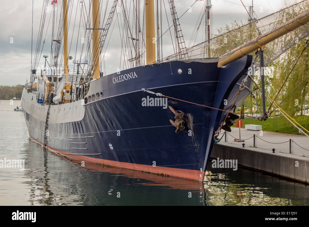 Großsegler Caledonia vertäut im Hafen von Toronto bei Sonnenuntergang Stockfoto