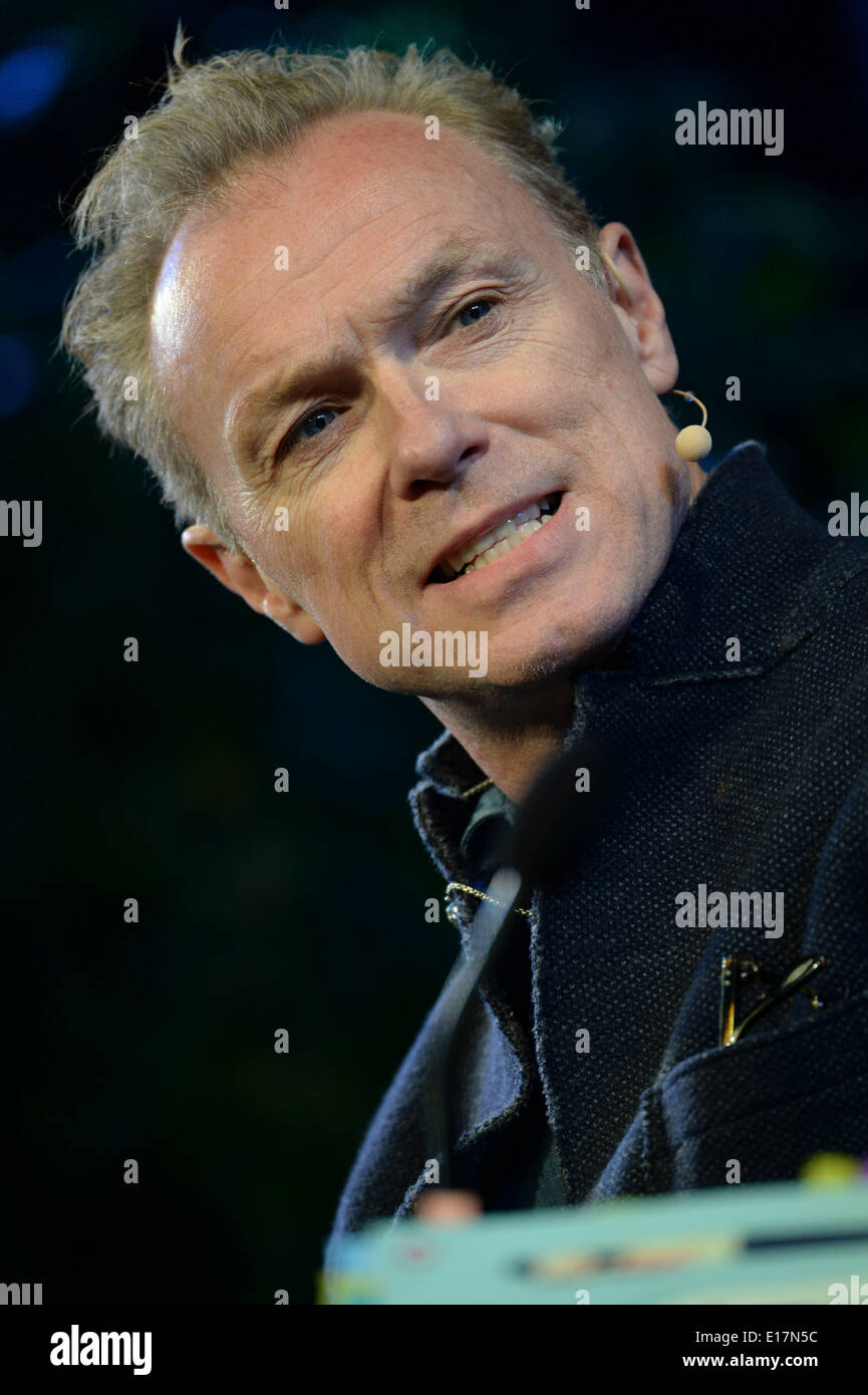 Hay on Wye, Wales UK Montag 26. Mai 2014 Mitglied der ehemaligen Spandau Ballet und Schauspieler GARY KEMP sprechen am fünften Tag des Daily Telegraph Heu Literaturfestival 2014, Wales UK Credit: Keith Morris/Alamy Live-Nachrichten Stockfoto