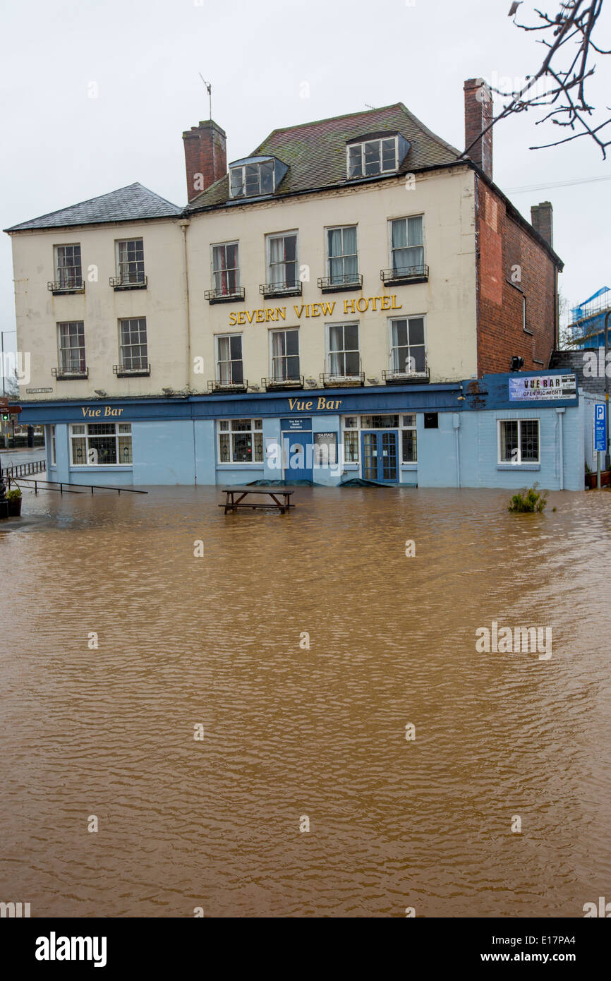 Hochwasser steigt noch einmal in Worcester Stadt den Fluss Severn platzt es den Banken wieder, ein Ereignis, das jährlich auftritt. Stockfoto