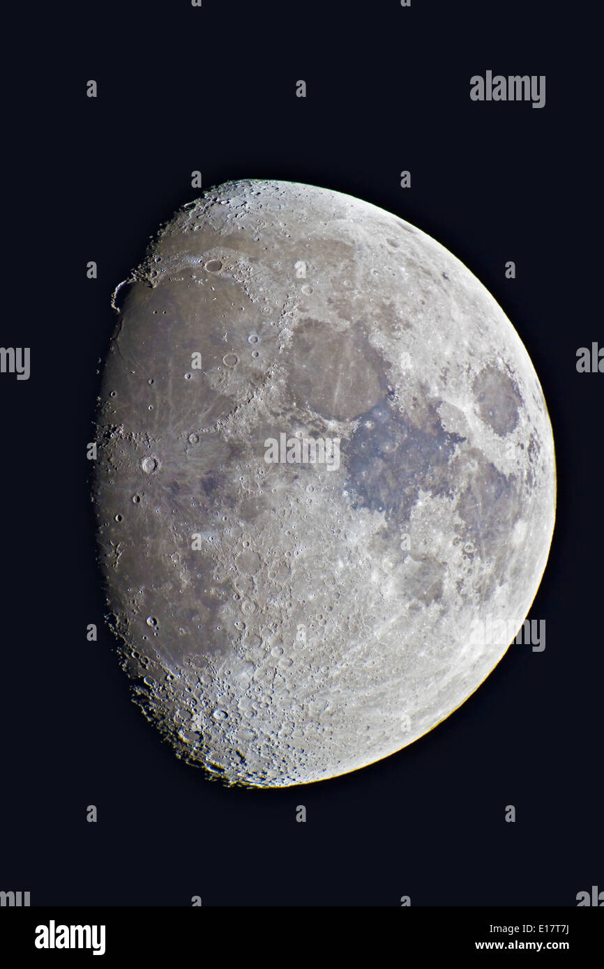 9 Tage alten Crescent Moon, 23. April 2010, mit Astro-Physics 130 mm Apo Refraktor genommen, Stockfoto