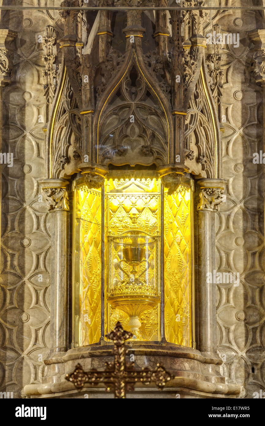 Heiliger gral kathedrale -Fotos und -Bildmaterial in hoher Auflösung ...