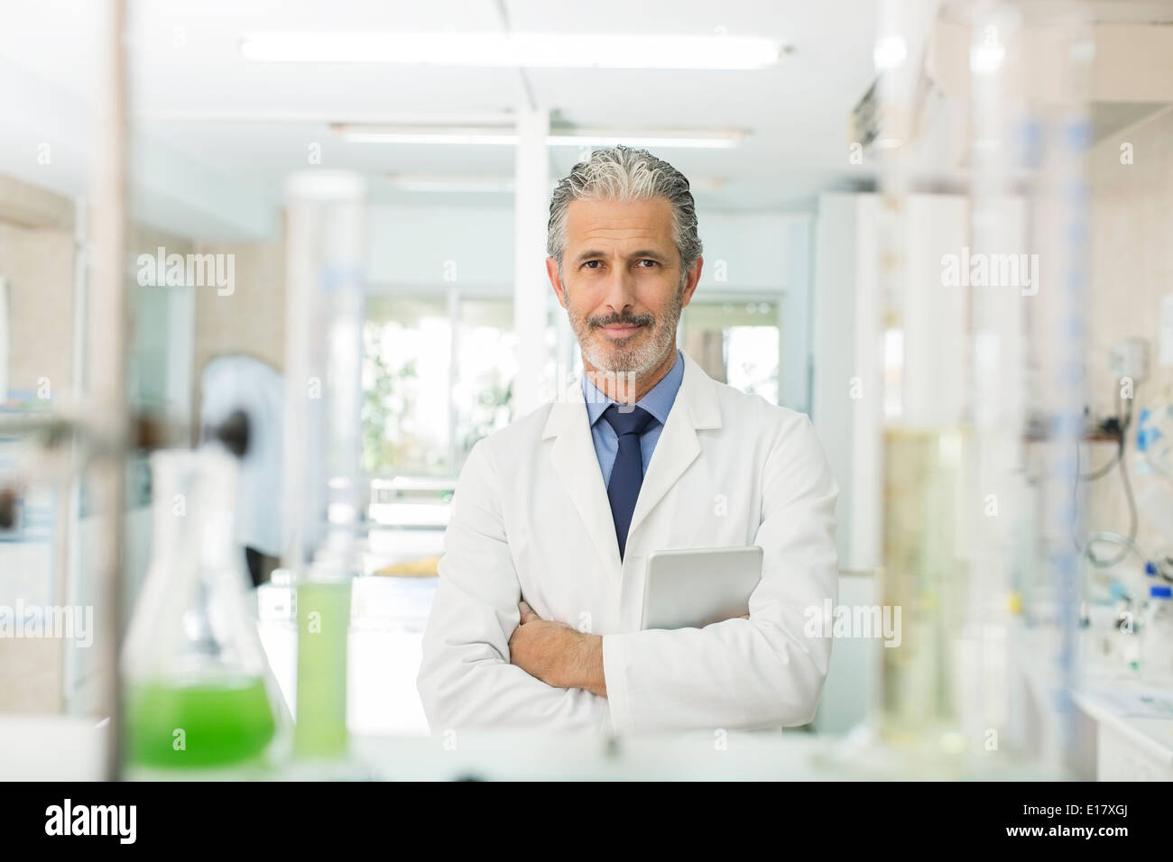Porträt von zuversichtlich Wissenschaftler im Labor Stockfoto