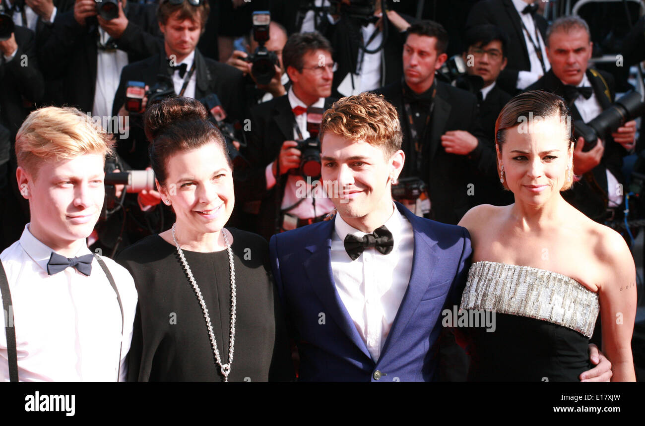 Antoine Olivier Pilon, Anne Dorval. Regisseur Xavier Dolan und Suzanne Clement am Palme d ' or Awards Abschlusszeremonie roten Teppich bei der 67. Cannes Film Festival France. Samstag, 24. Mai 2014 in Cannes Film Festival, Frankreich. Stockfoto