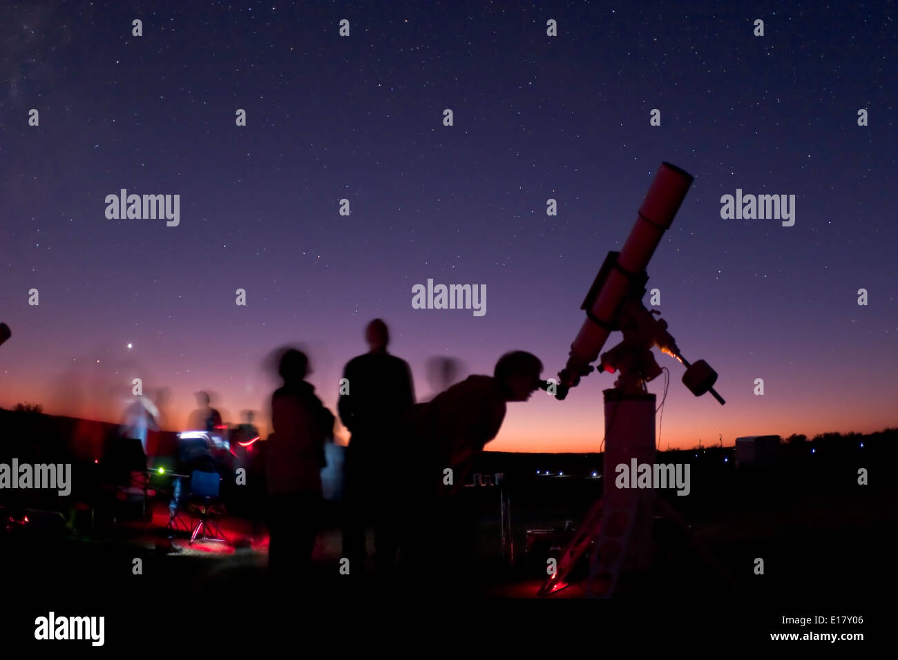 Menschen und Bereiche in öffentlichen Starnight bei 3RF Comanche Federn Astronomie Campus - 25. Oktober 2008 - Canon 20Da Kamera mit 15 oder Stockfoto