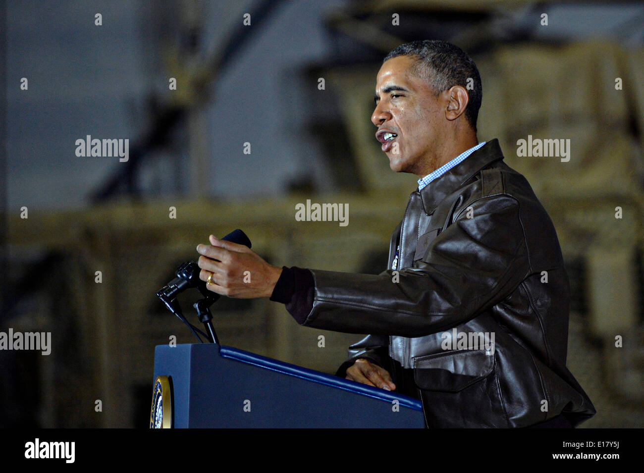 US-Präsident Barack Obama spricht mit Truppen während einer unangekündigten Besuch in Bagram Air Field 25. Mai 2014 in Afghanistan. Stockfoto