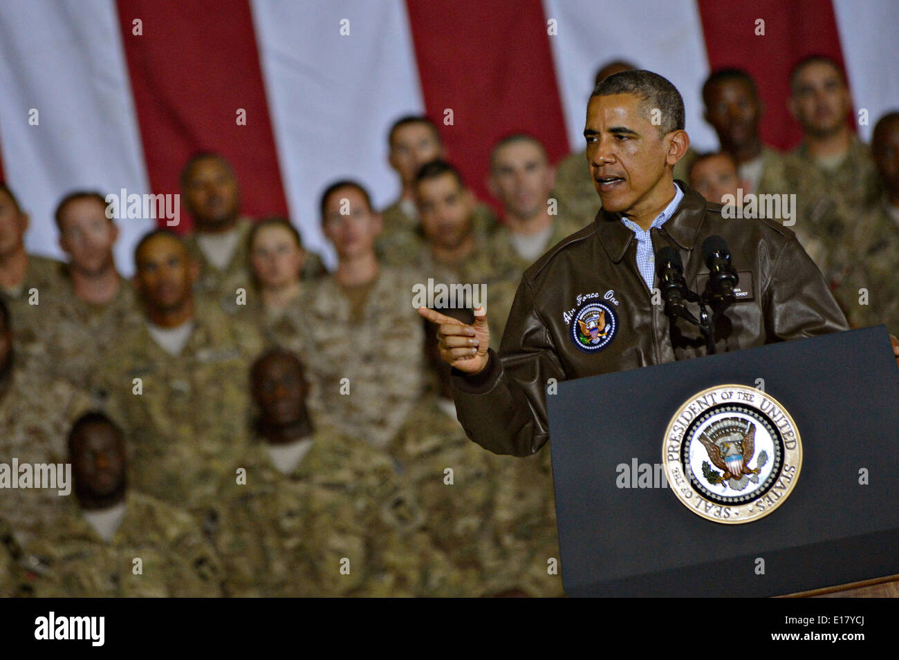 US-Präsident Barack Obama spricht mit Truppen während einer unangekündigten Besuch in Bagram Air Field 25. Mai 2014 in Afghanistan. Stockfoto