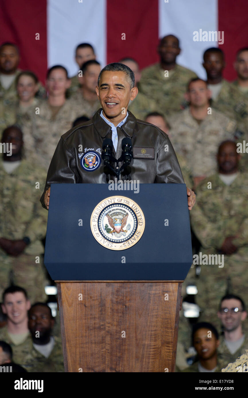 US-Präsident Barack Obama spricht mit Truppen während einer unangekündigten Besuch in Bagram Air Field 25. Mai 2014 in Afghanistan. Stockfoto
