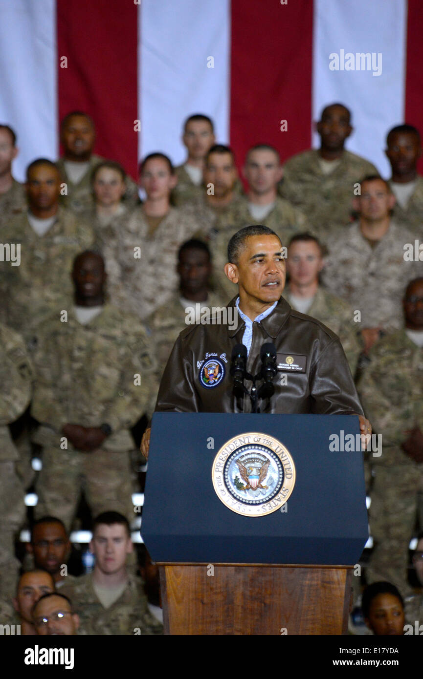 US-Präsident Barack Obama spricht mit Truppen während einer unangekündigten Besuch in Bagram Air Field 25. Mai 2014 in Afghanistan. Stockfoto