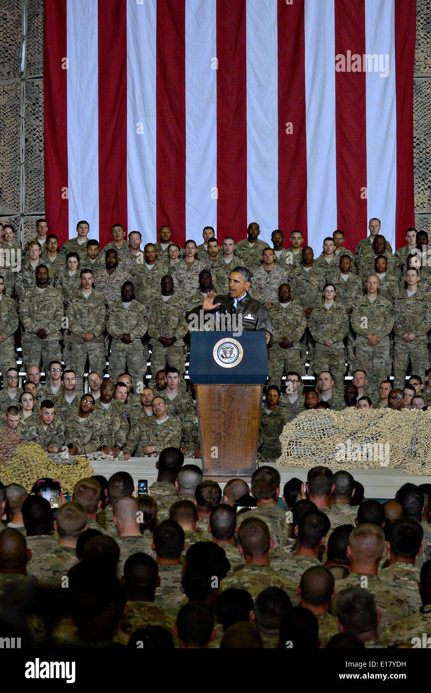 US-Präsident Barack Obama spricht mit Truppen während einer unangekündigten Besuch in Bagram Air Field 25. Mai 2014 in Afghanistan. Stockfoto