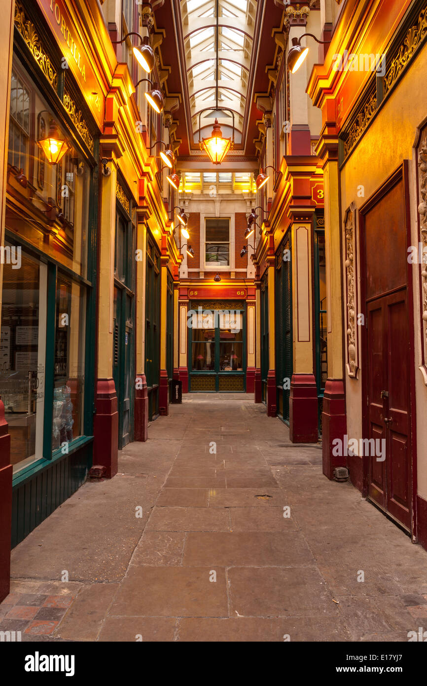 Leadenhall Market in der City of London. Es ist der älteste Markt der Stadt aus dem 14. Jahrhundert. Stockfoto