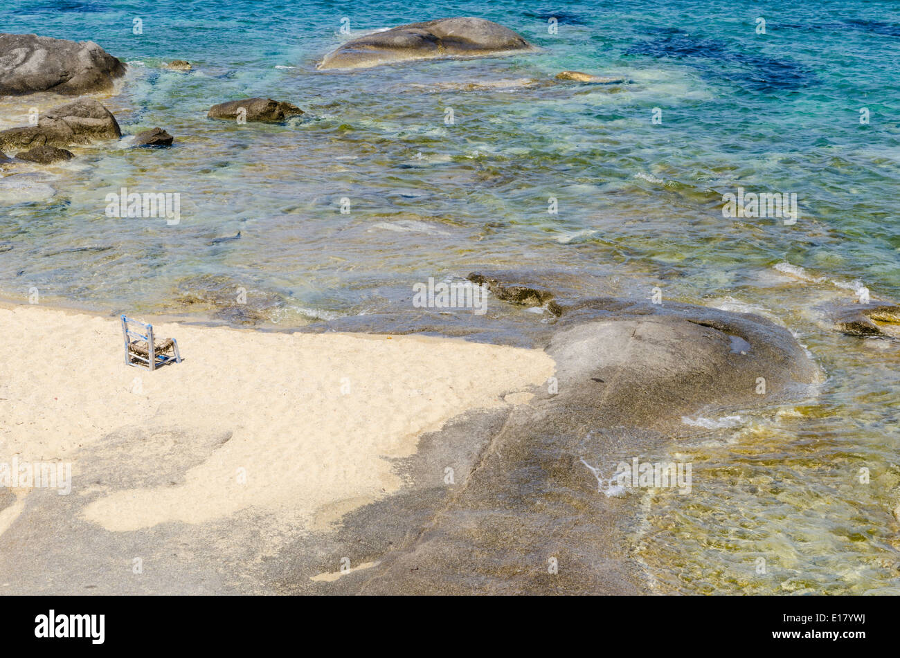 Alte abgenutzte Stuhl am Strand Stockfoto Alte abgenutzte Stuhl am Strand Stockfoto