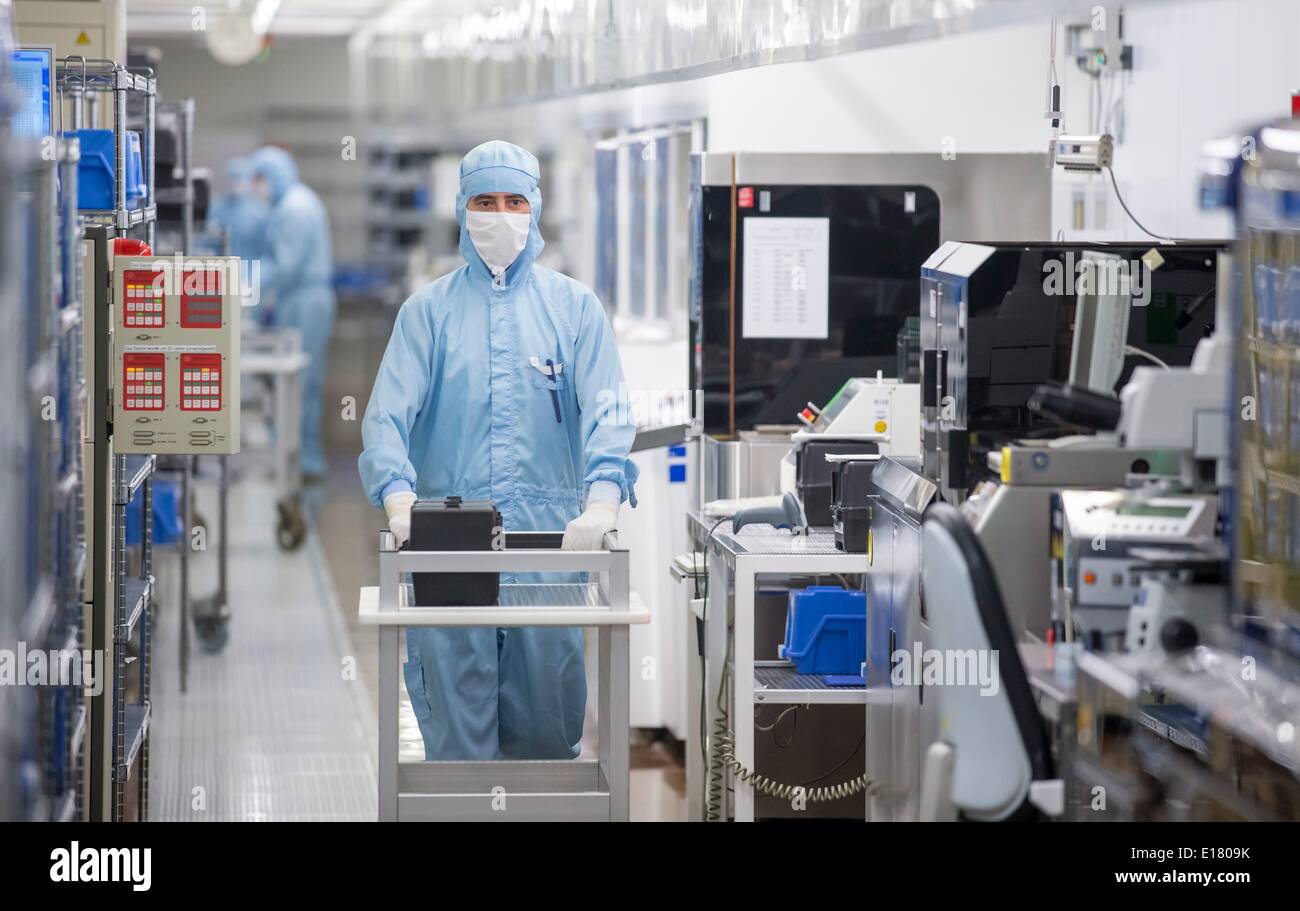 Erfurt, Deutschland. 26. Mai 2014. Mitarbeiter Torsten Reinz