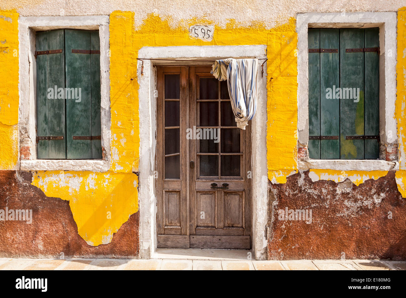 Bunte Fassade auf Burano. Stockfoto