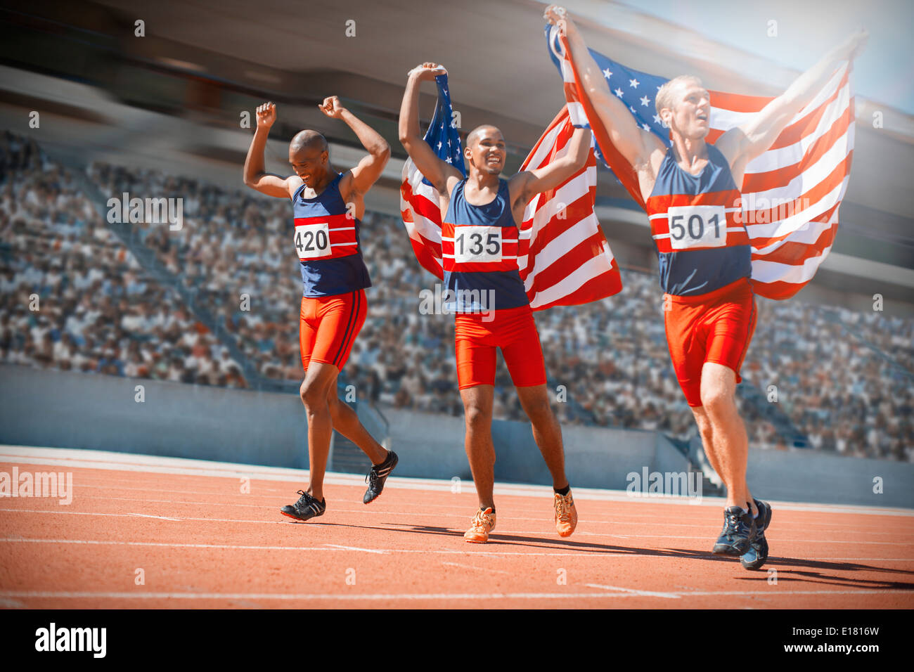 Amerikanischen Athleten feiern auf dem richtigen Weg Stockfoto