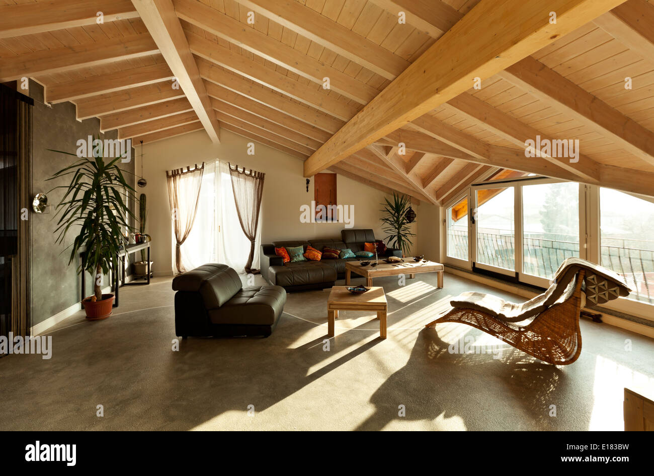 innen neue Loft, ethnische Möbel, Wohnzimmer Stockfoto