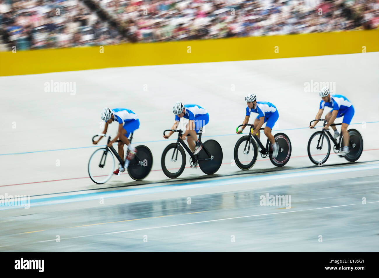 Bahn-Radsport Team herumfahren Velodrom Stockfoto