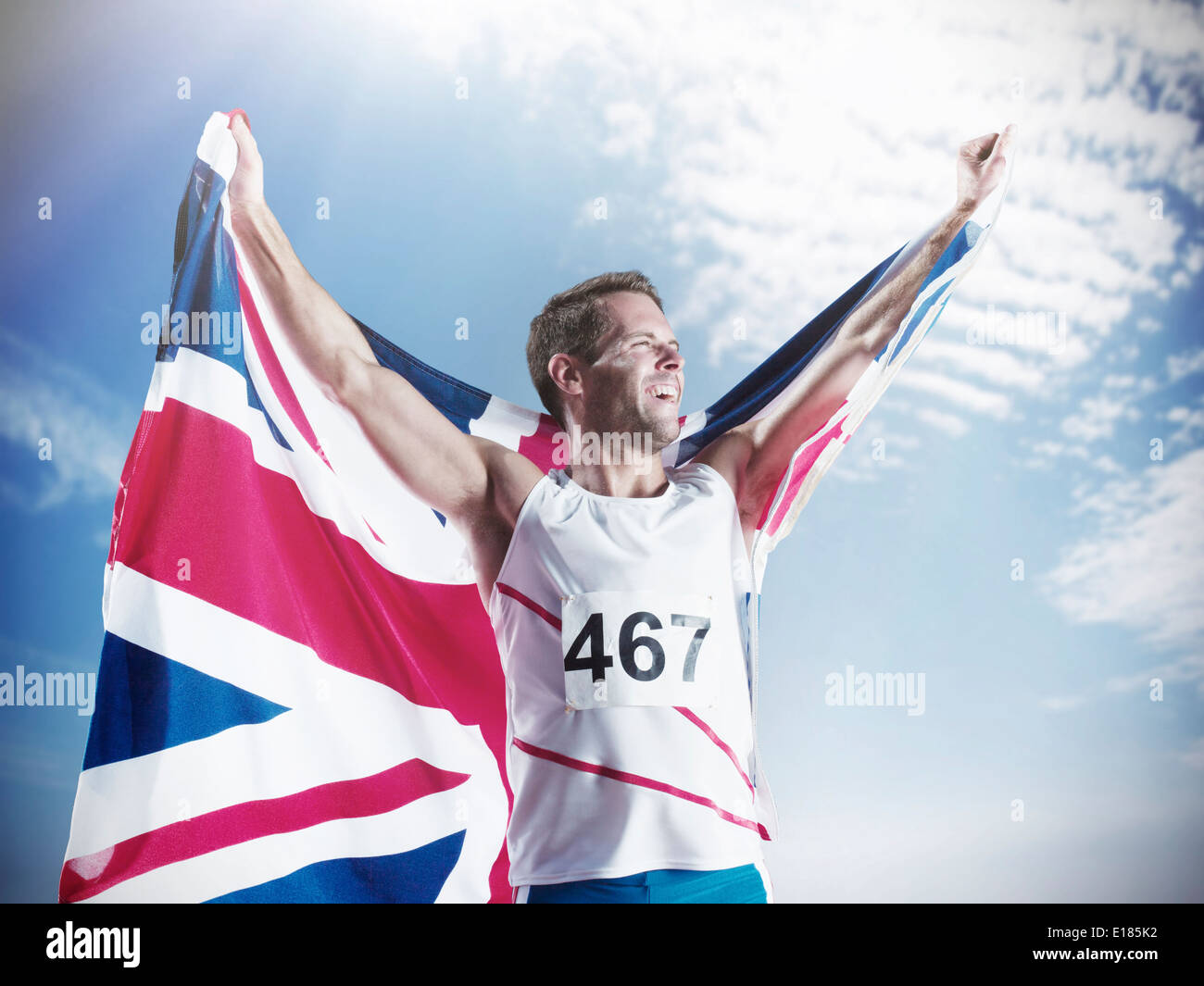 Leichtathletin und Olympiateilnehmerin britische Flagge und feiern Stockfoto
