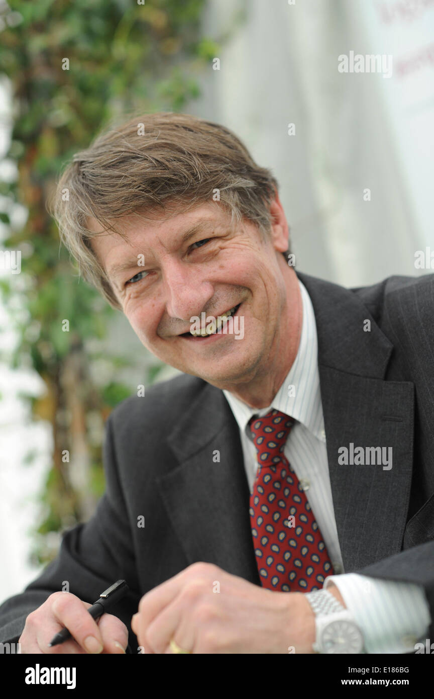 Hay on Wye, Wales UK BANK HOLIDAY Montag 26 kann 2014 amerikanische Satiriker PJ O' Rourke am fünften Tag des Daily Telegraph Heu Literaturfestival 2014, Wales UK Photo Credit: Keith Morris/Alamy Live-Nachrichten Stockfoto