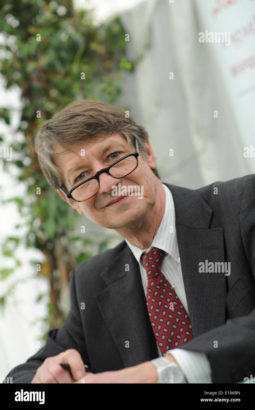 Hay on Wye, Wales UK BANK HOLIDAY Montag 26 kann 2014 amerikanische Satiriker PJ O' Rourke am fünften Tag des Daily Telegraph Heu Literaturfestival 2014, Wales UK Photo Credit: Keith Morris/Alamy Live-Nachrichten Stockfoto