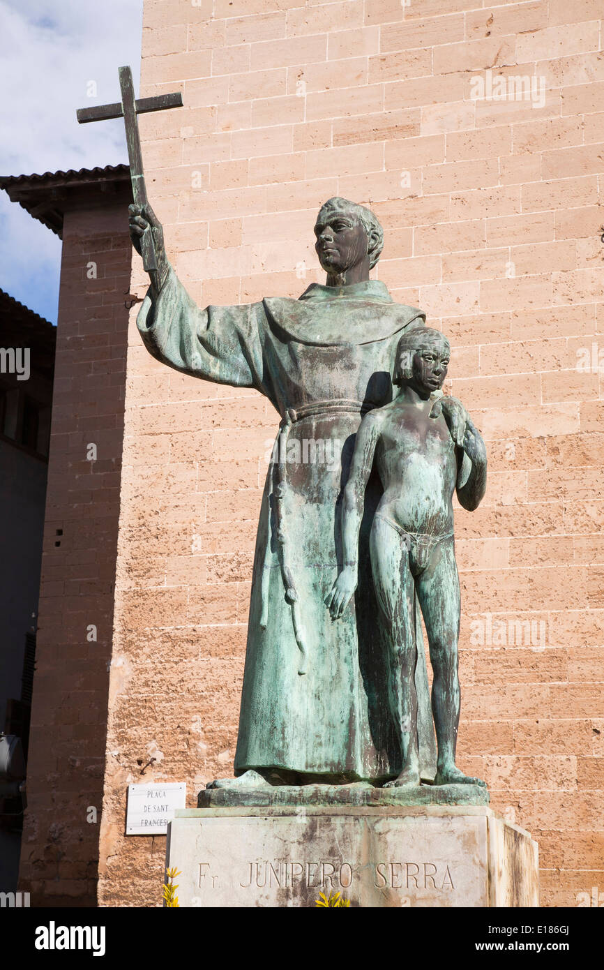 Statue der Franziskanermönch Junipero Serra, Kirche von Sant Francesc, Palma De Mallorca, Insel Mallorca, Spanien, Europa Stockfoto