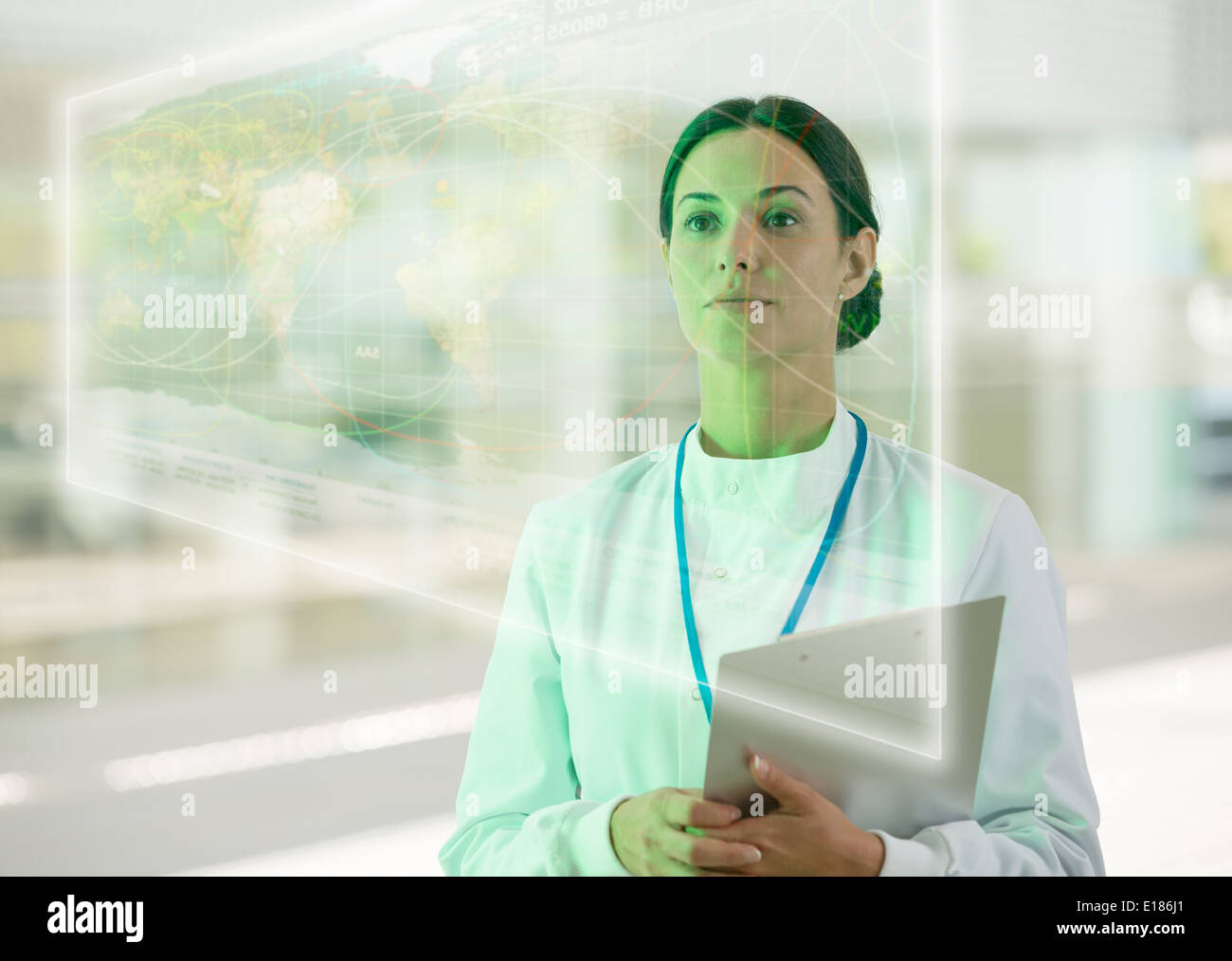 Porträt von Ernst Arzt mit Zwischenablage im Krankenhaus Stockfoto