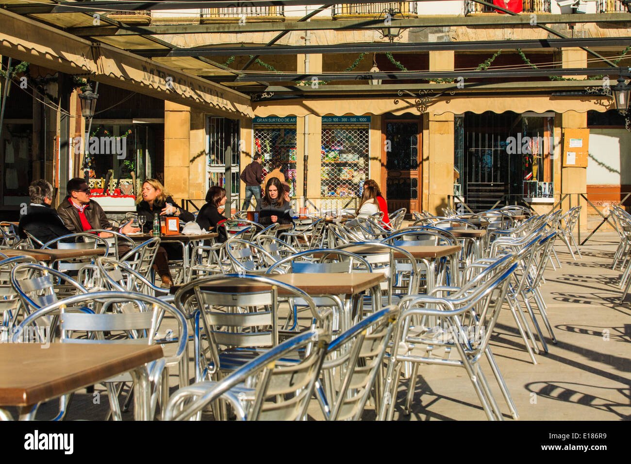 Menschenleeren Straßencafé in Andalusien, Südspanien Stockfoto