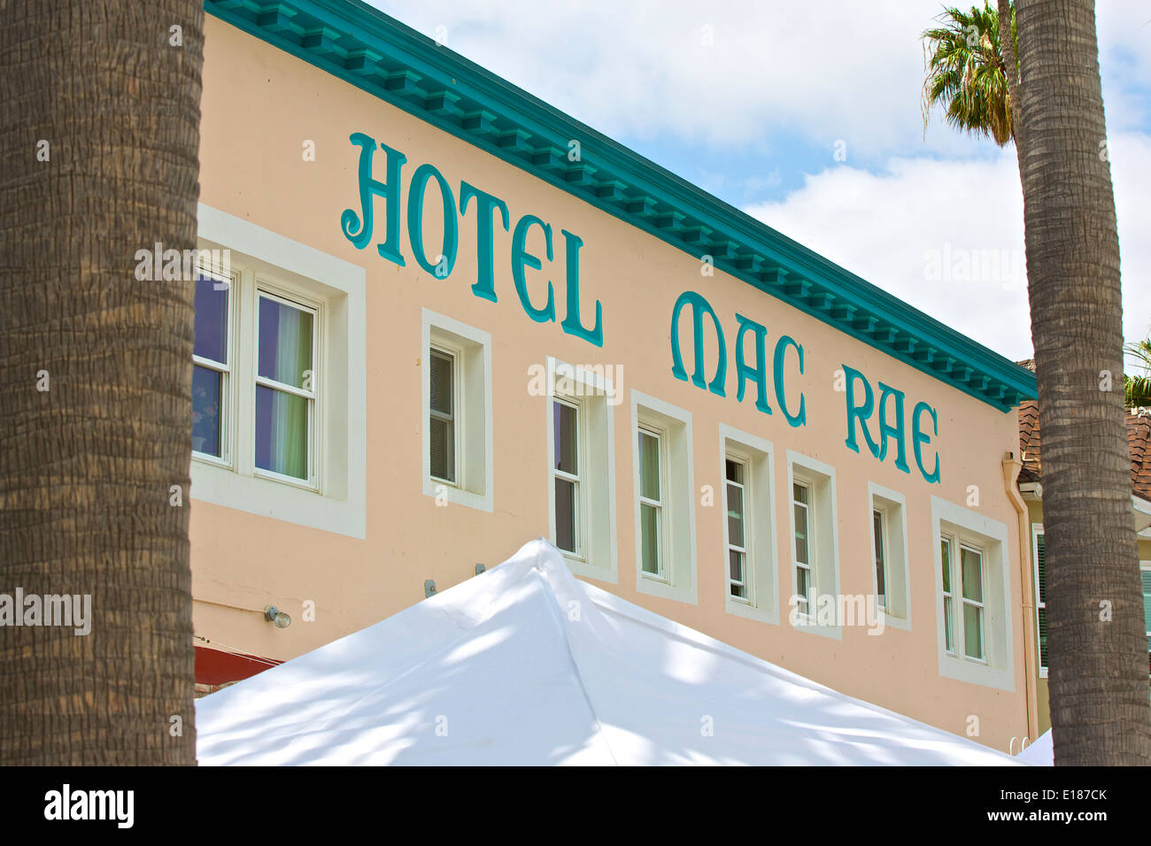 Das historische Hotel Mac Rae Am Wasser in Avalon, Catalina Island, Kalifornien. Stockfoto