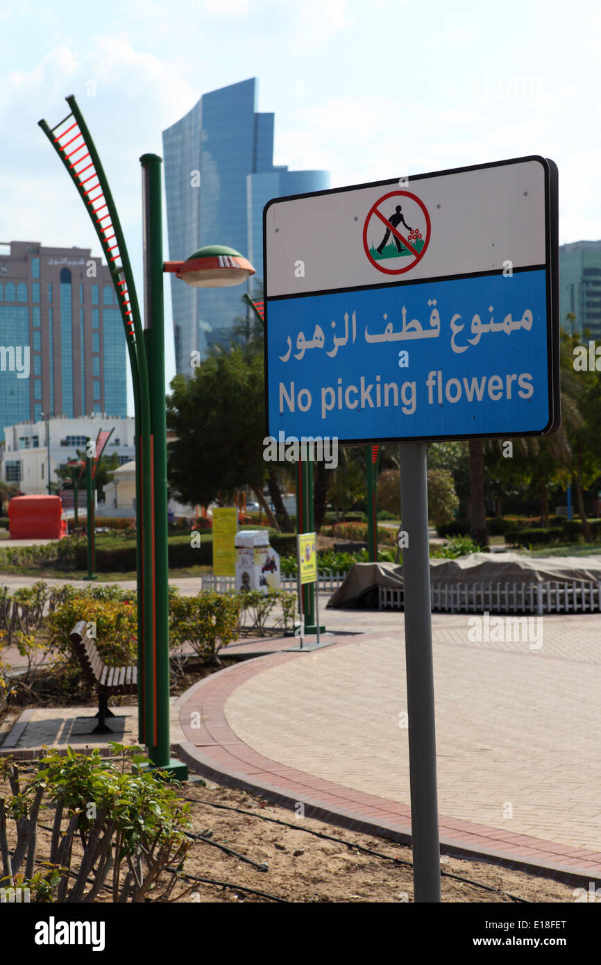 Eine keine Blumen pflücken anmelden Family Park in der Innenstadt von Abu Dhabi, Vereinigte Arabische Emirate. Stockfoto