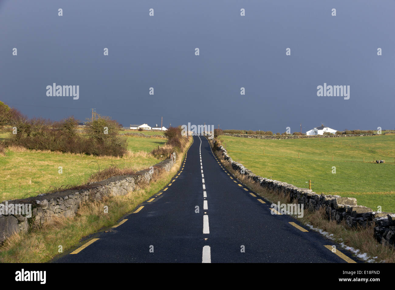 Straße in Irland Stockfoto