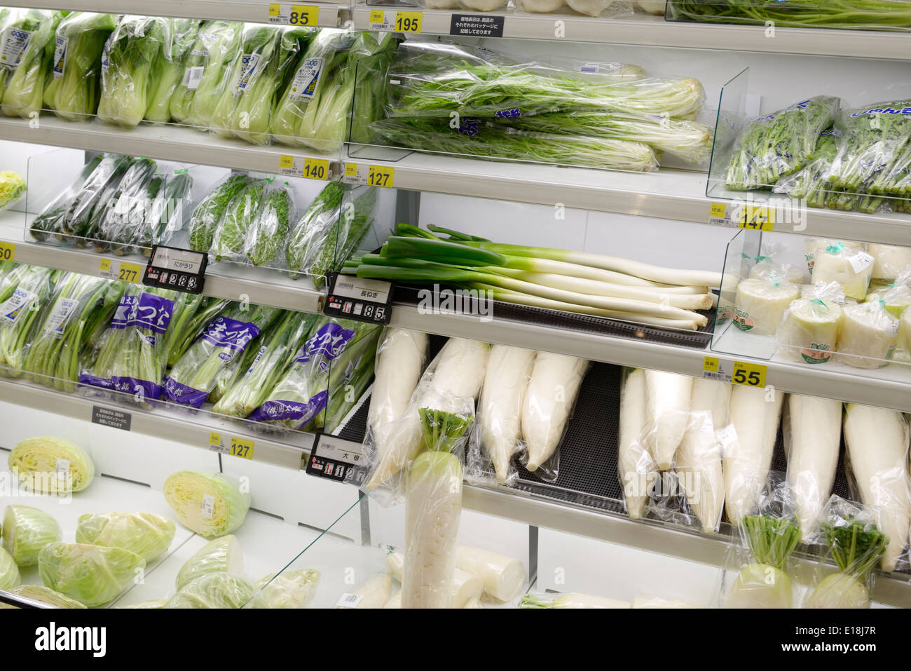 Gemüse in einem Lebensmittelgeschäft in Japan Stockfoto