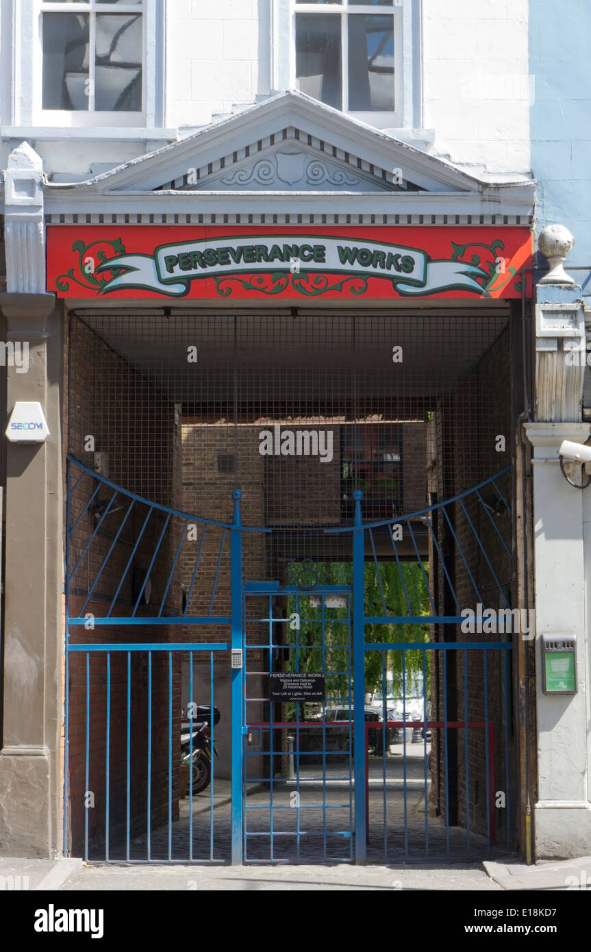 Der Eingang zum Ausdauer-Werke, die sich selbst als "das kreative Zentrum des Shoreditch" bezeichnet. Stockfoto